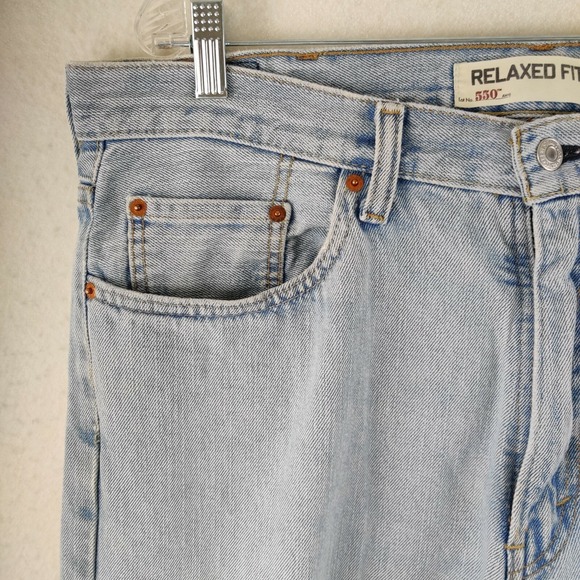 Levi's 550 Men's Light Wash Relaxed Fit Jeans Size 38x34 - Picture 2 of 11
